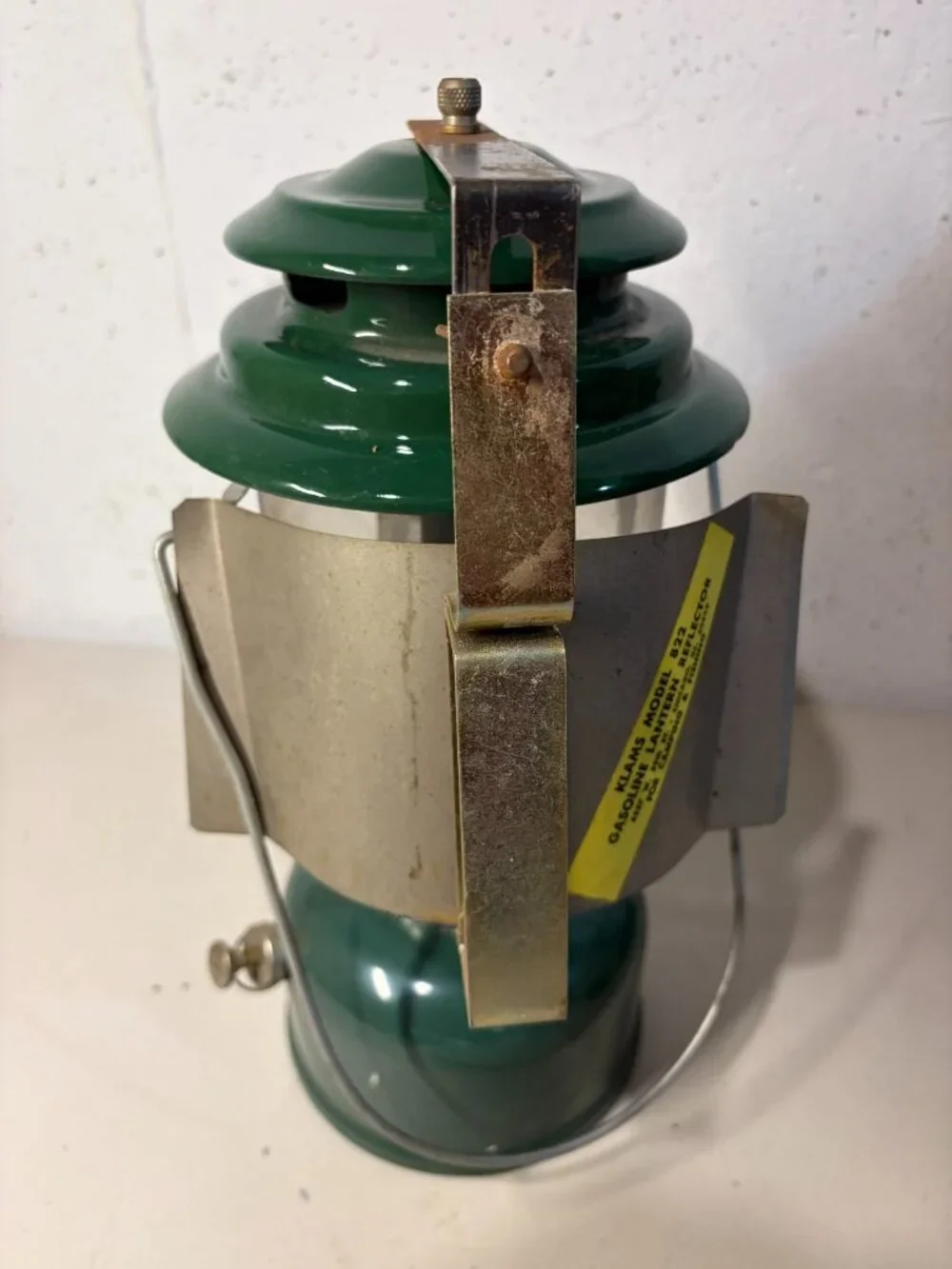 Vintage 1968 Coleman Lantern Model 220F w/ Pyrex Globe & reflector Dated 5 1968